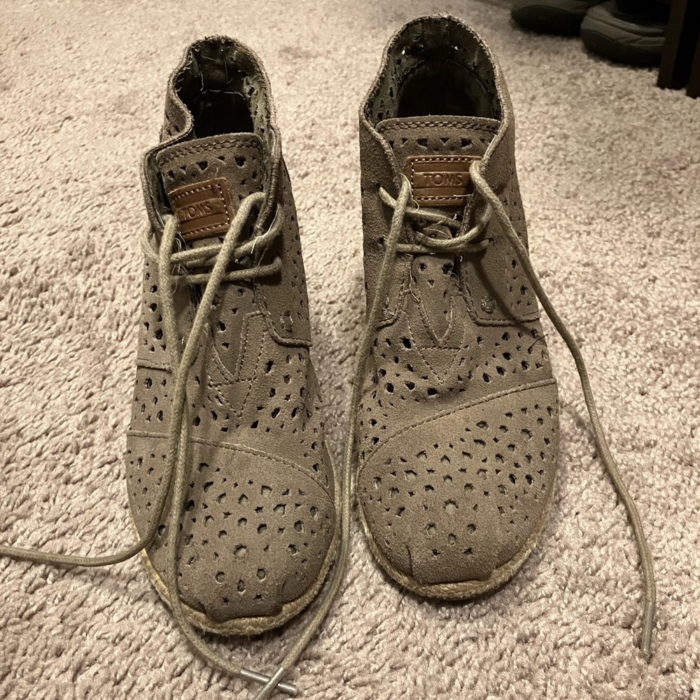 Tom’s dark beige booties